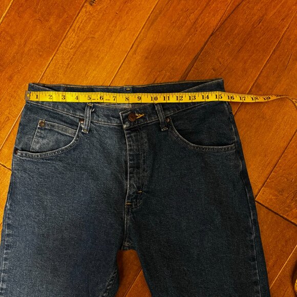 EUC Wrangler Jeans | Classic Blue Denim | Straight Leg | Size 32x30 - Picture 4 of 7